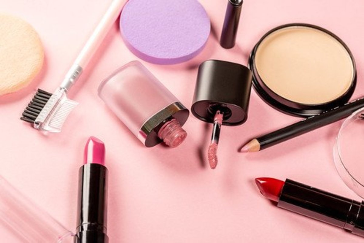 cosmetics-contain-many-toxins