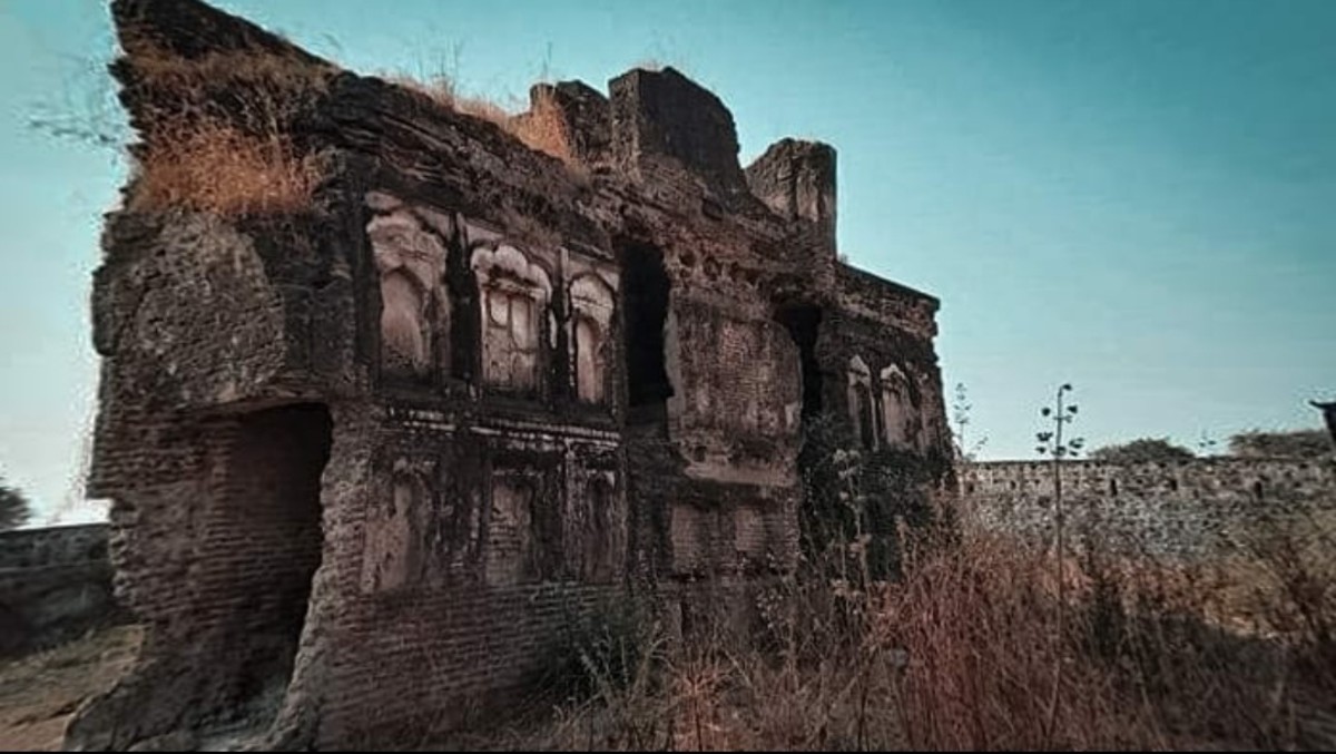 Ancient Parola Fort in Jalgaon, Maharashtra