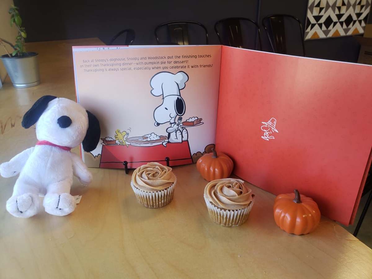 a-charlie-brown-thanksgiving-book-discussion-and-pumpkin-cupcake-recipe