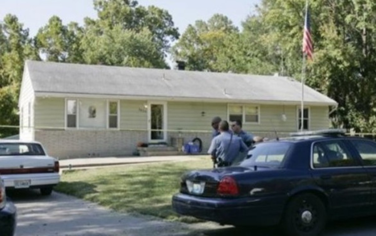 Police search home of Lisa Irwin who vanished October 4, 2011, in Kansas City, Missouri. Photo courtesy of the Daily Mail.