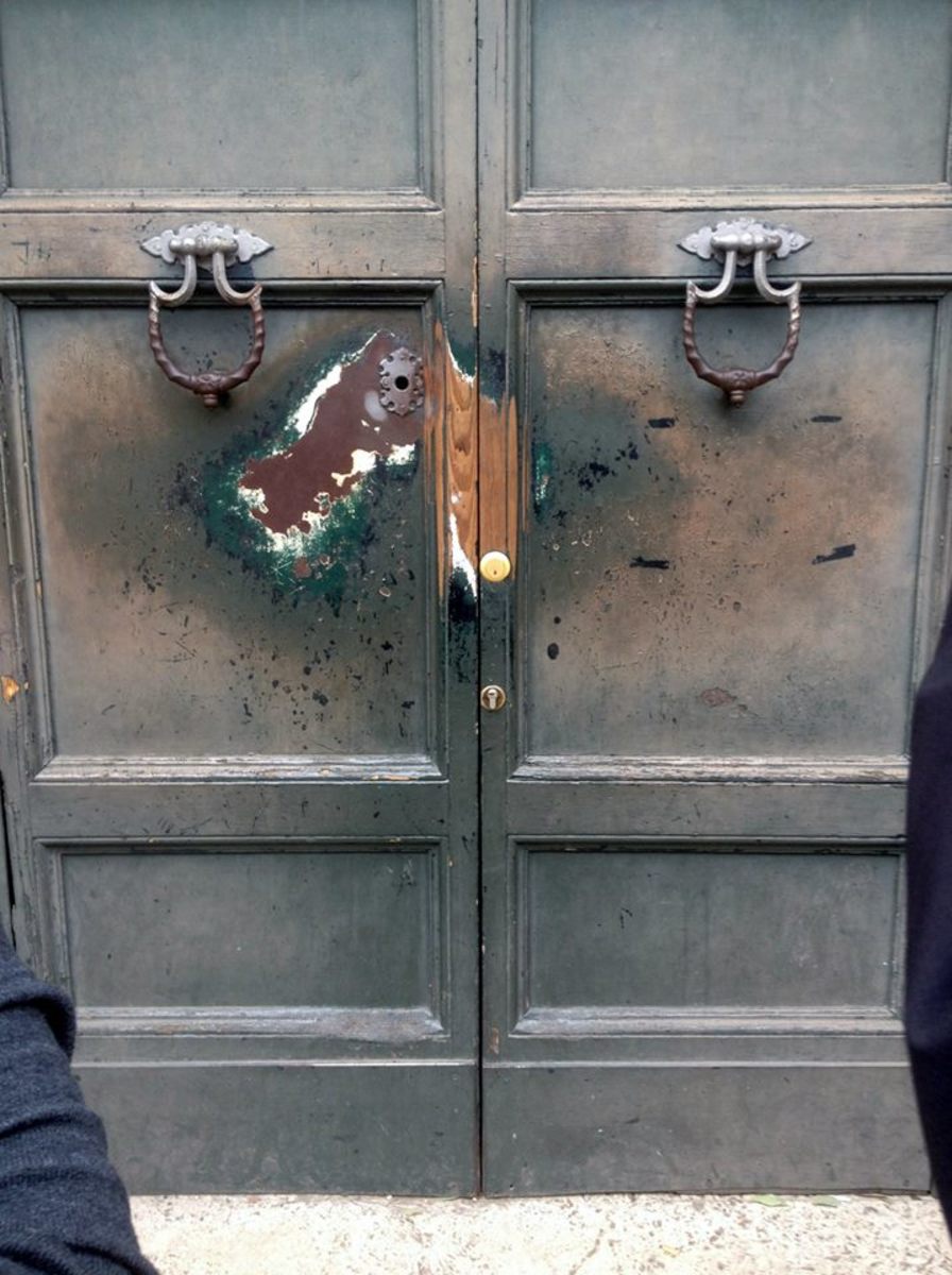 You can see where the paint on this nondescript door has been worn away by years of locals and tourists alike peering through to see the famous Aventine Keyhole View.