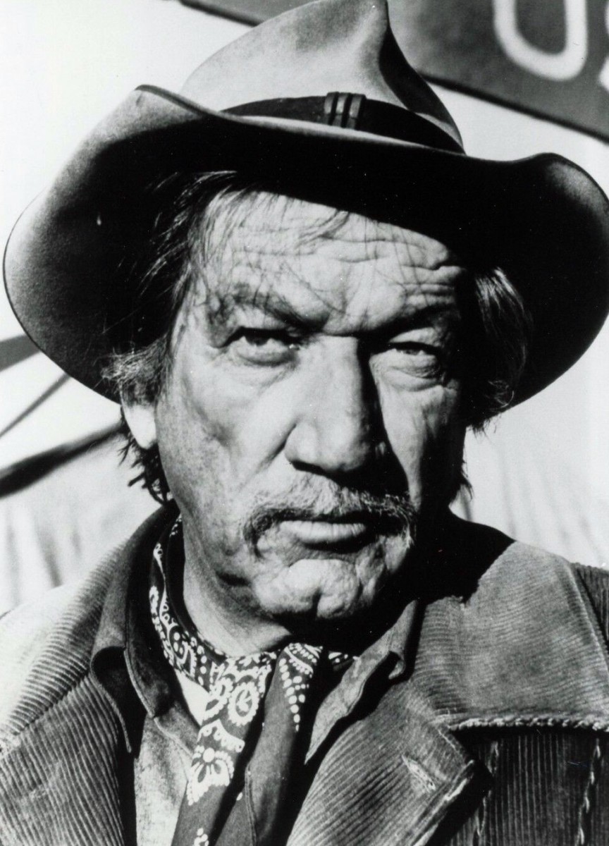 1974 publicity photo of Richard Boone as Hec Ramsey