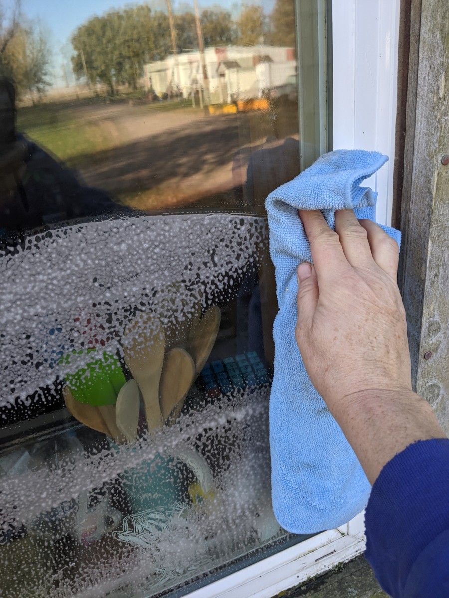 windows-cleaning-cobwebs-and-all