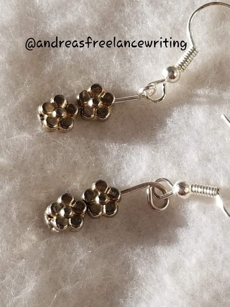 how-to-make-simple-tiny-gold-flower-bead-earrings