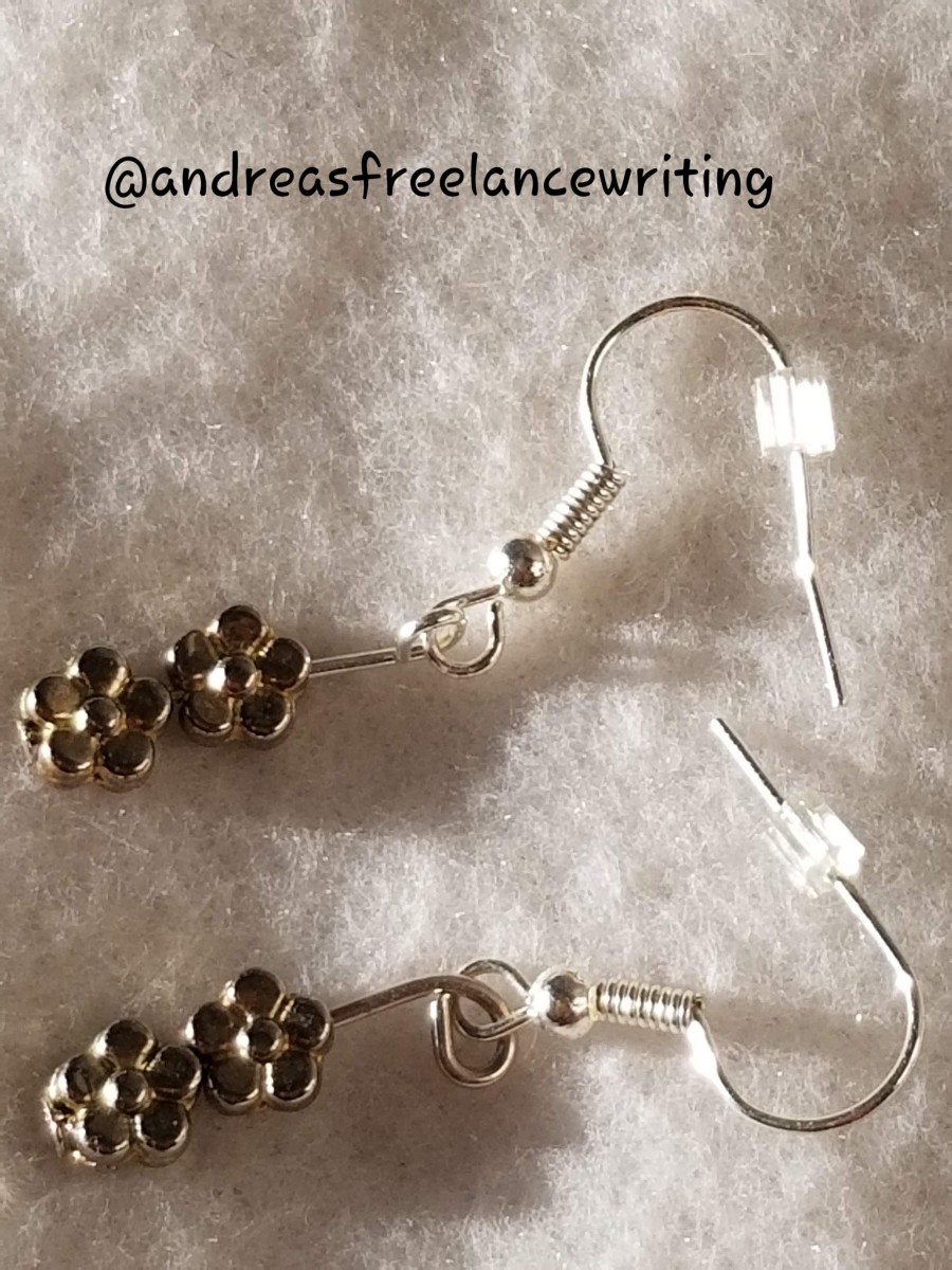 how-to-make-simple-tiny-gold-flower-bead-earrings