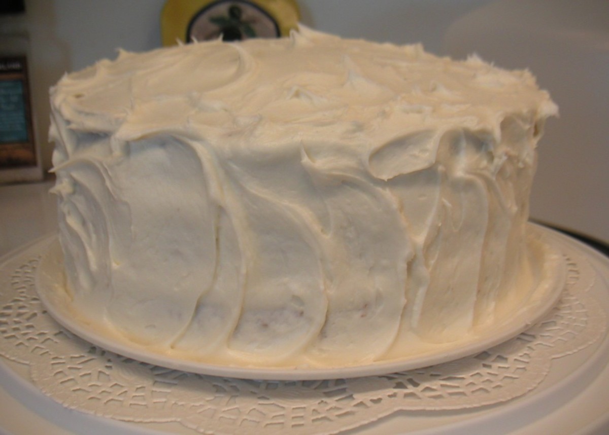 Swirl the frosting using a small spatula or cake knife if desired for a fancy look.