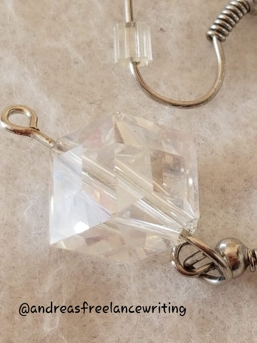 how-to-make-simple-shiny-crystalline-cube-bead-earrings