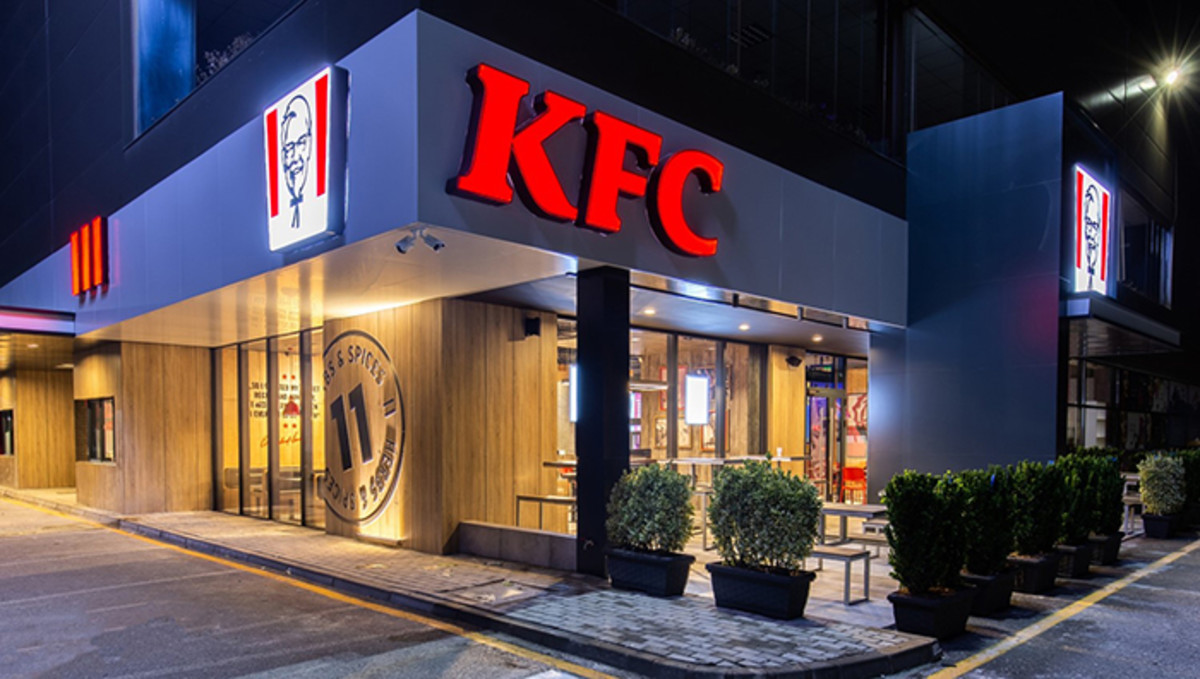 In 1979, there were about 6,000 KFC restaurants worldwide, and they sold  2.7 billion pieces of chicken.
