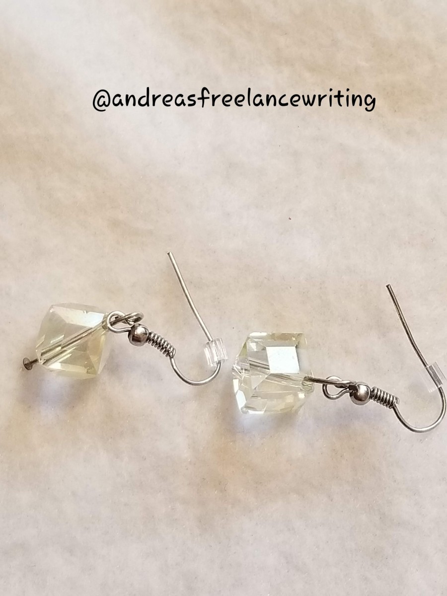 how-to-make-simple-pale-stardust-cube-bead-earrings