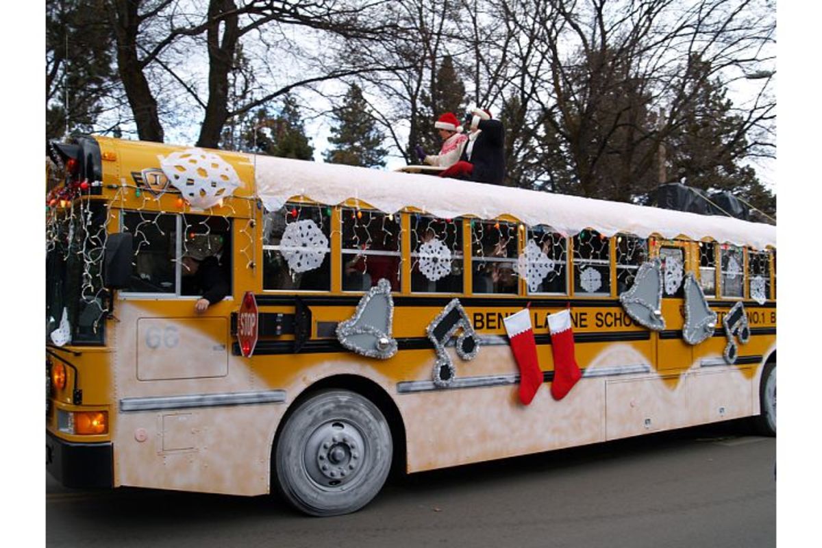 The Bend La Pine School District decks out a bus for the Bend Christmas Parade (c) Stephanie Hicks