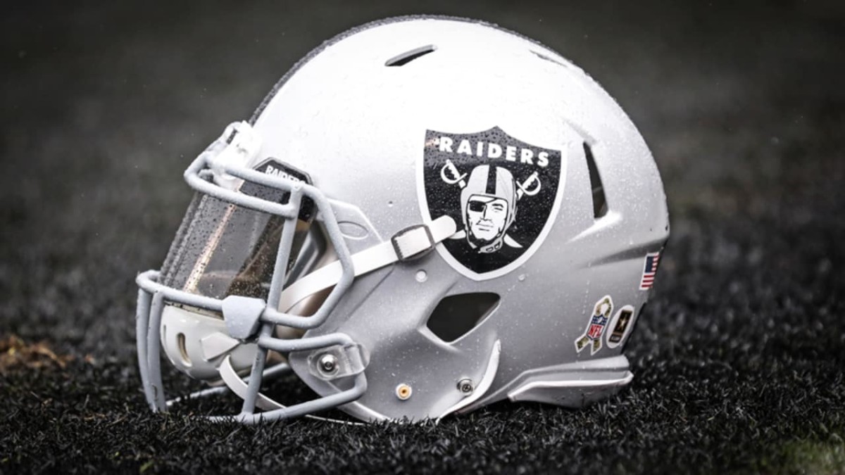 In 1977, the Oakland Raiders won the Super Bowl.