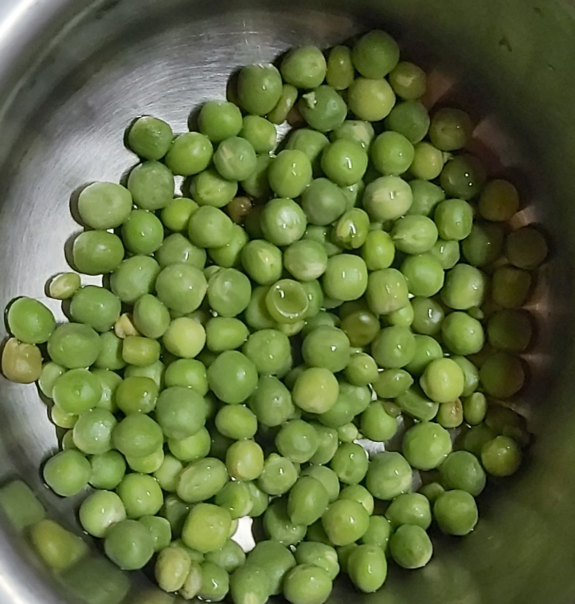 Shell peas (or use frozen peas). Keep aside.