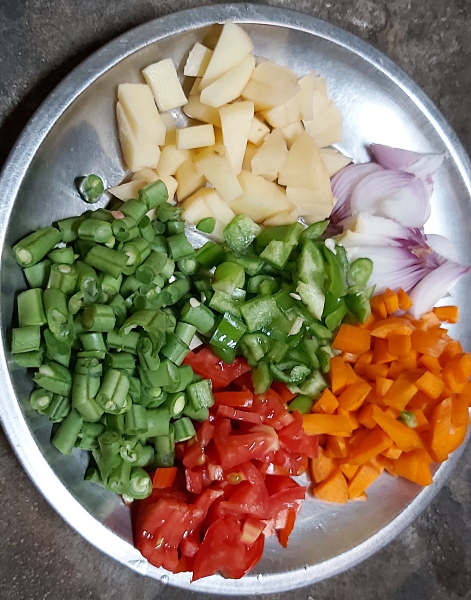 Chop all the vegetables required ( Here I used onion, carrots, tomato, capsicum, beans and potatoes). Keep aside.