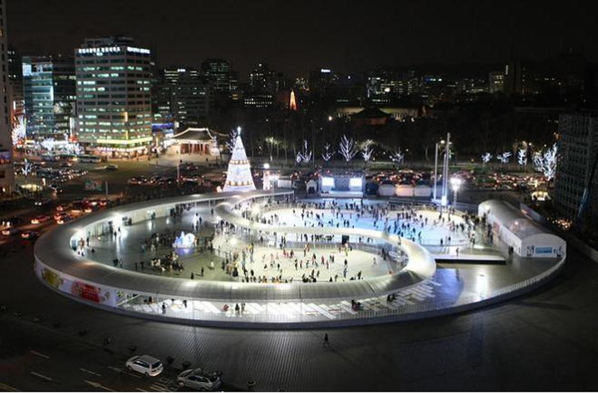 Skating rink in Seoul City Hall Plaza; released into public domain by user: Zepelin