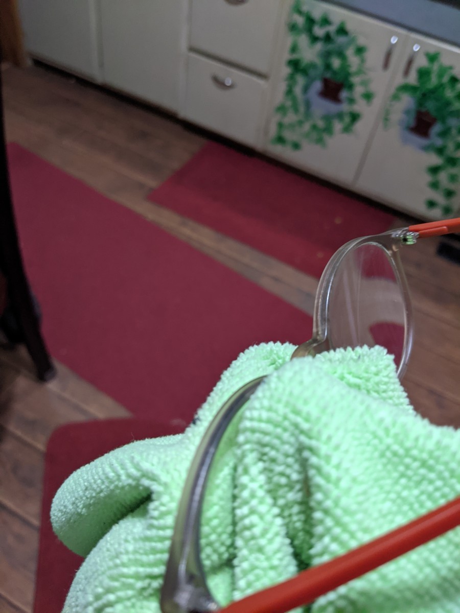 eye-glasses-quick-cleaning