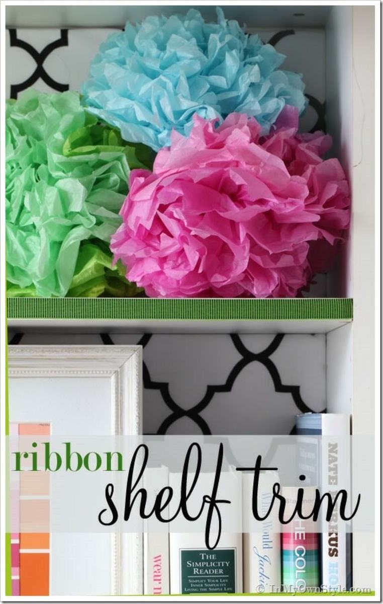 What an original idea ! Add colorful ribbon to edge any shelf in your home. Add color to drab bookcases in your craft space!