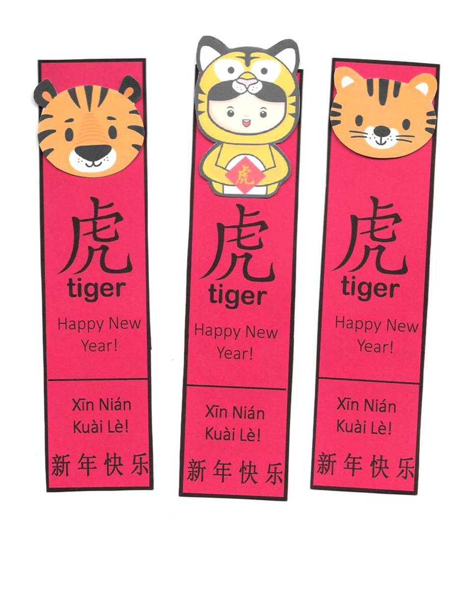 These bookmarks use the template which has a blank space at the top. The tiger faces come from one of the template sheets towards the end of the bookmark set. 