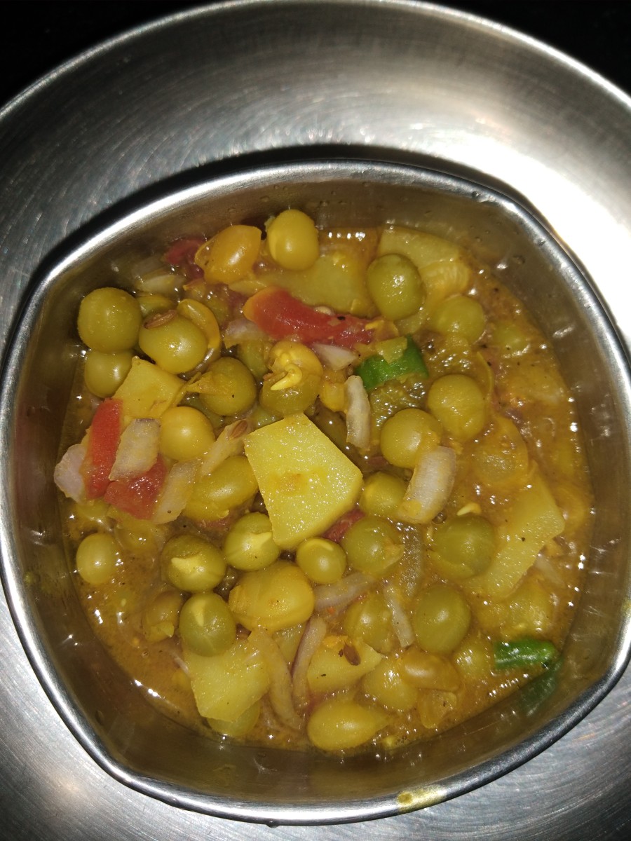 Indian-Style Dried Green Peas (Ghugni) Curry Recipe