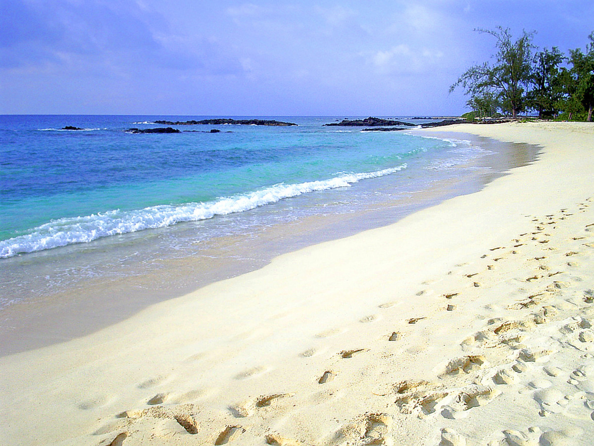 Makalawena Beach is a beach lover's paradise and ideal for solitude-seekers.