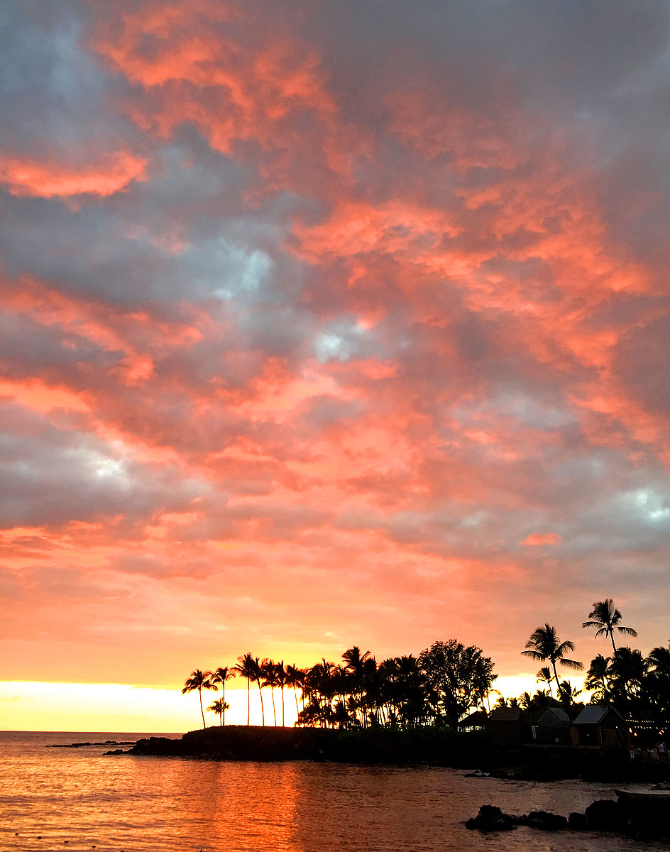 A glorious Hawaiian sunset to end a lazy day on the beach.