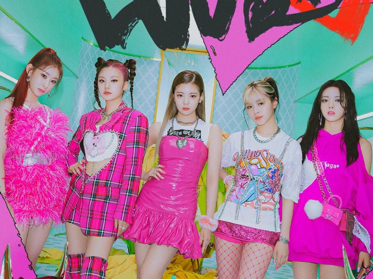 Itzy - "Loco" (from left to right- Chaeryeong, Yeji, Lia, Ryujin, and Yuna)