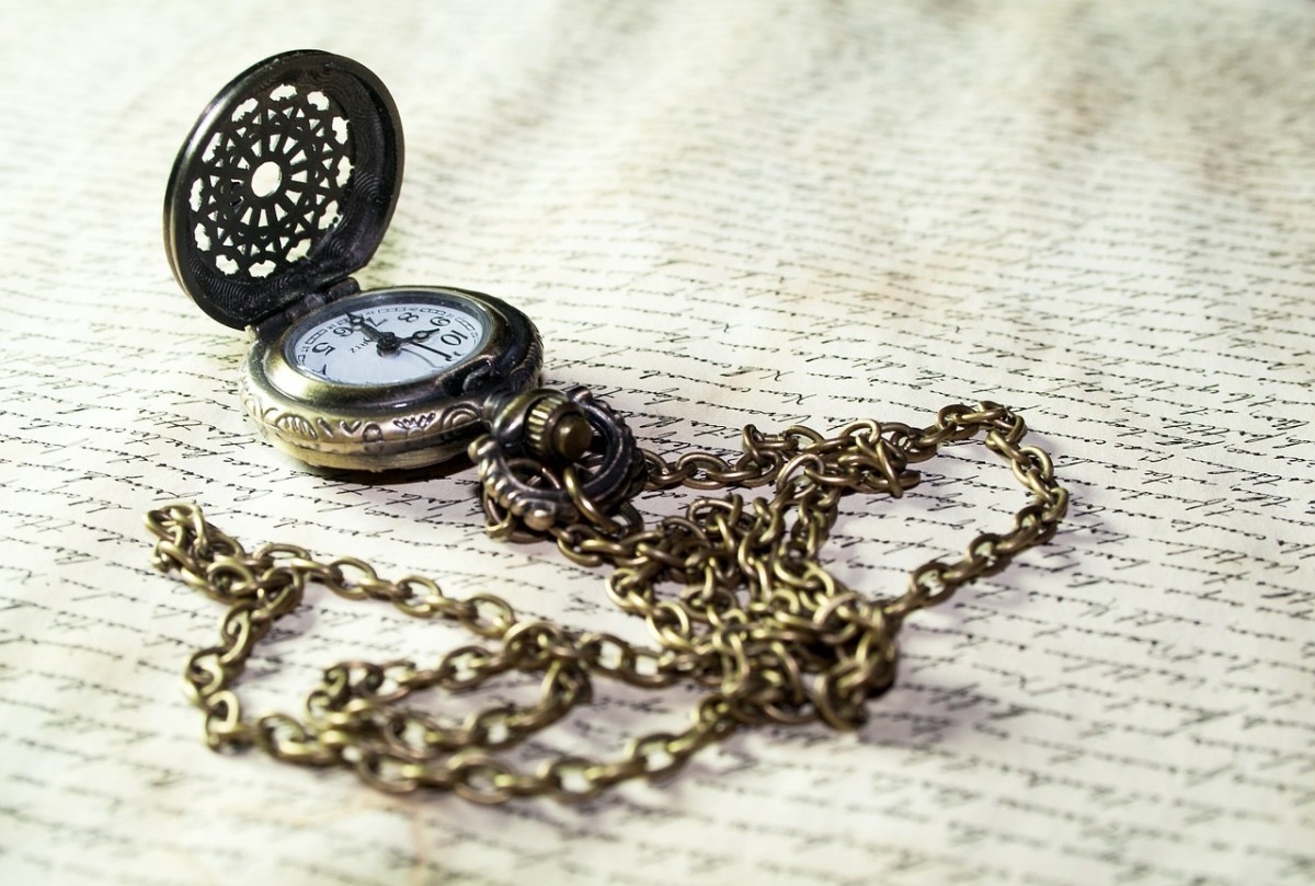 Pocket watch and writing: Image by Nile from Pixabay