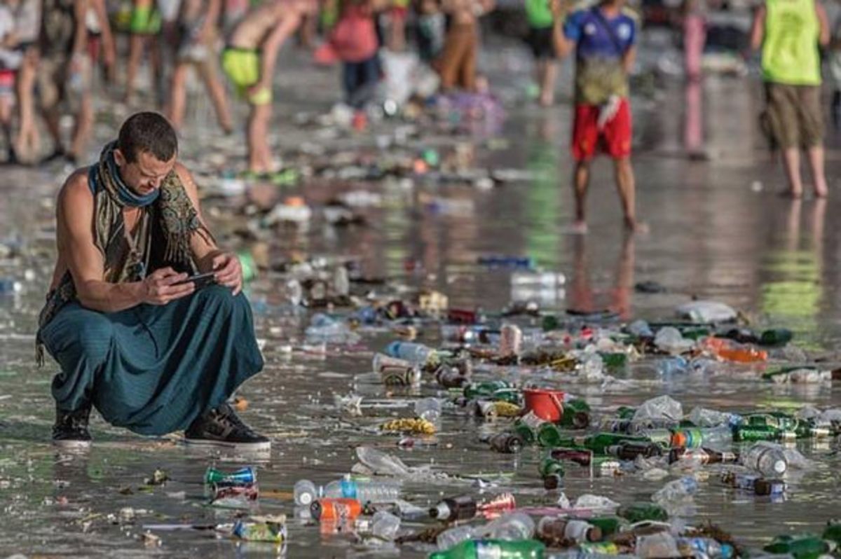 Litter form tourists after Thailand's full moon party