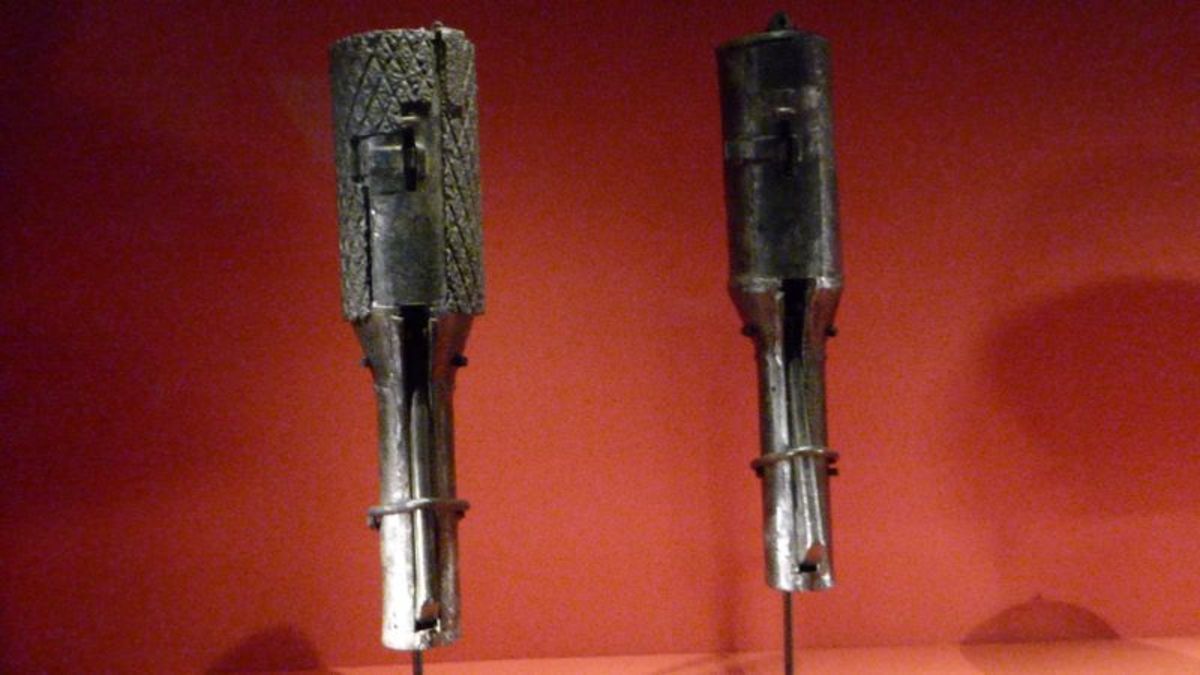 Two Model 1914 Hand Grenades. Mr. Stephen Perrott. Image by Frances Spiegel (2021) with permission from the V&A. All Rights Reserved.