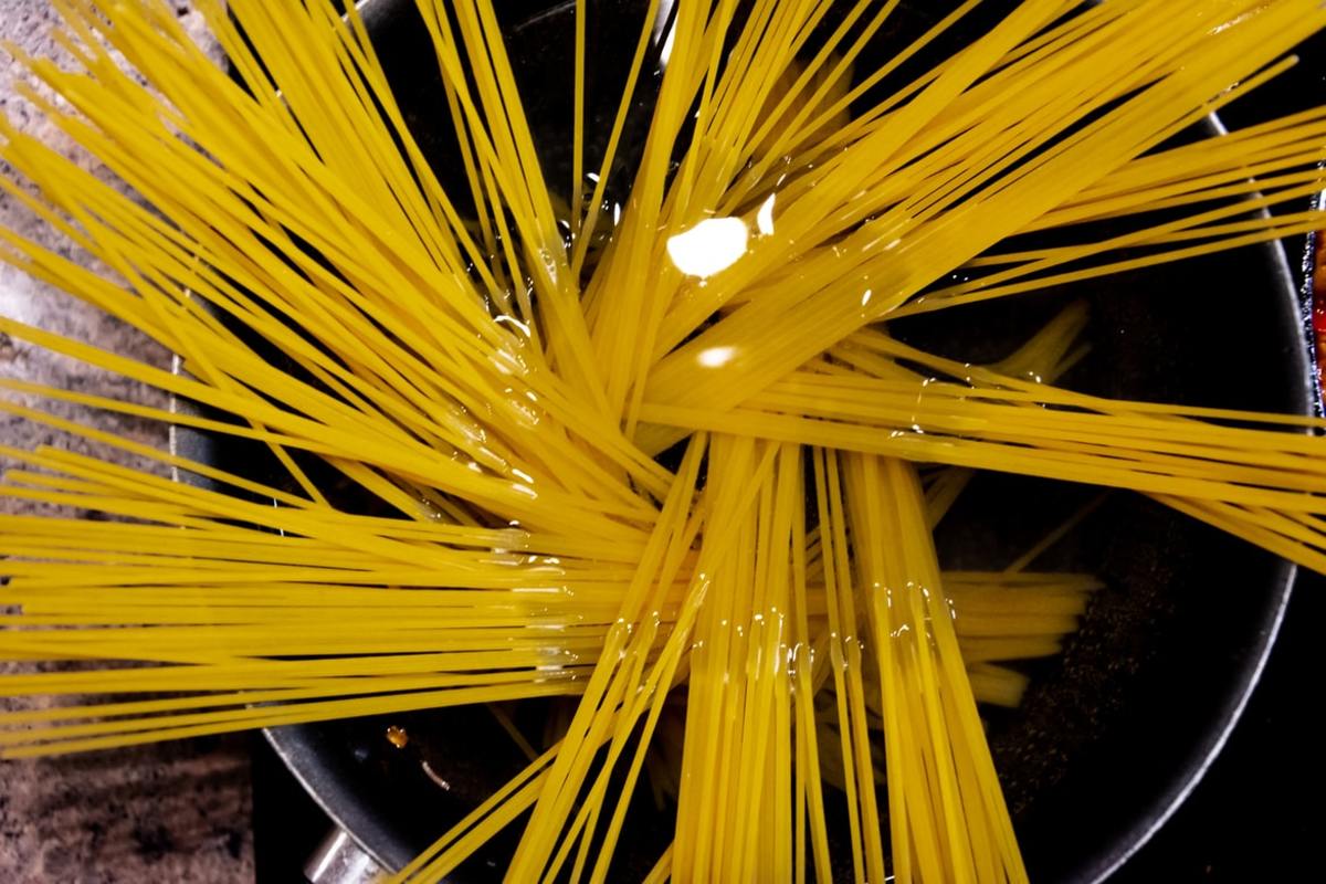 Wondering how to celebrate National Spaghetti Day? Why not have a spaghetti party? 