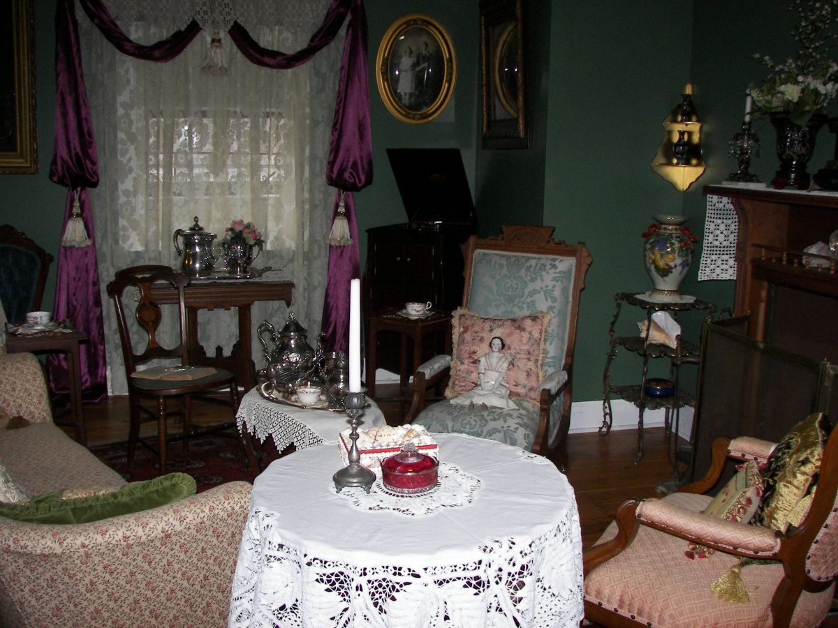 Geneva Lake Museum antique living room (photo courtesy of GmaGoldie)