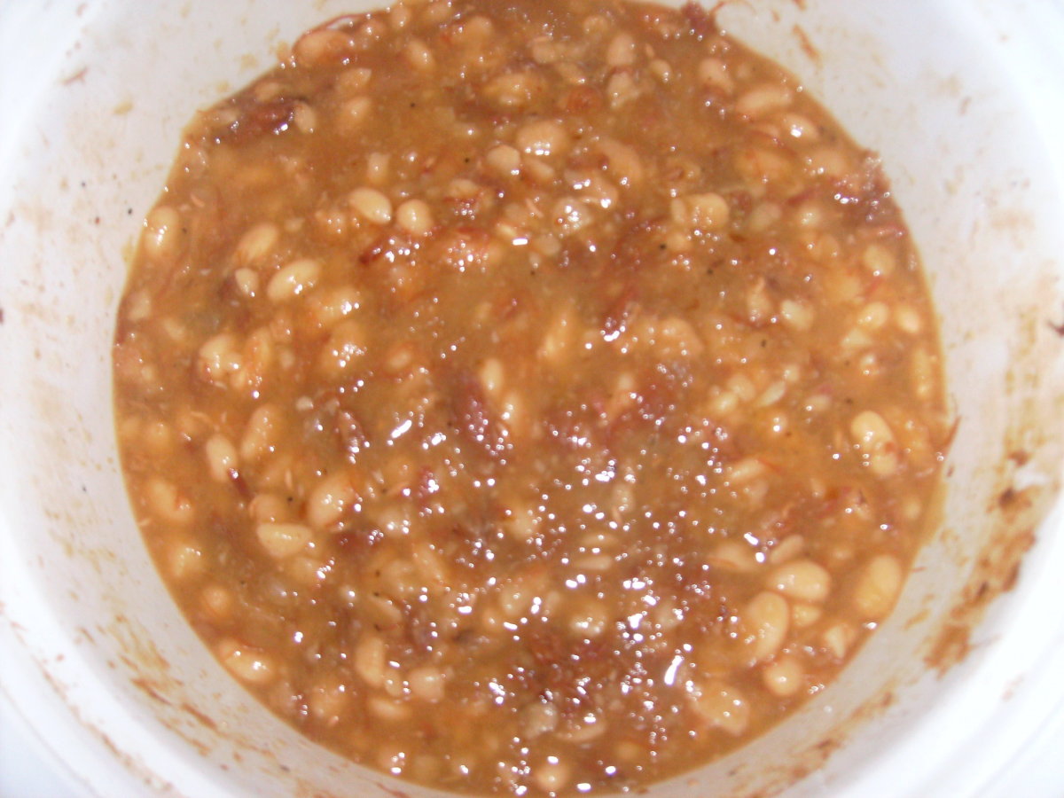 Cheap, Simple Ham Bone and Beans Soup in Slow Cooker - Crock Pot Recipe 