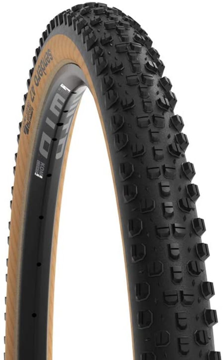 Only available in 650b x 47 size the Sendero is an aggressive tire to cut through mud 