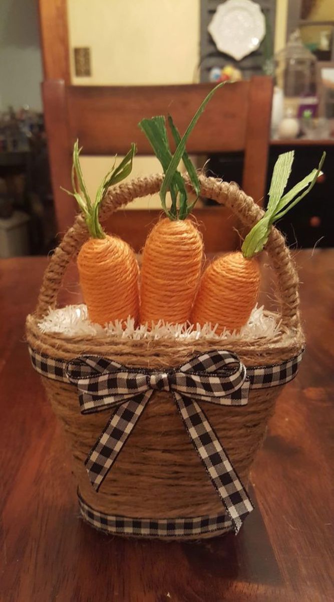 Combine jute carrots with a little jute basket for a simple, cute centerpiece.