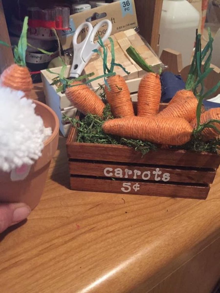 You can also make your jute carrots look like a box of carrots for sale.