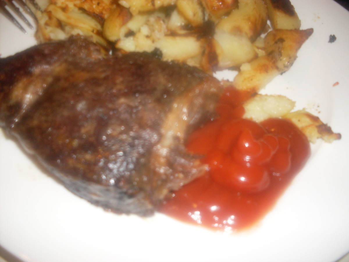 steak and potatoes with ketchup 