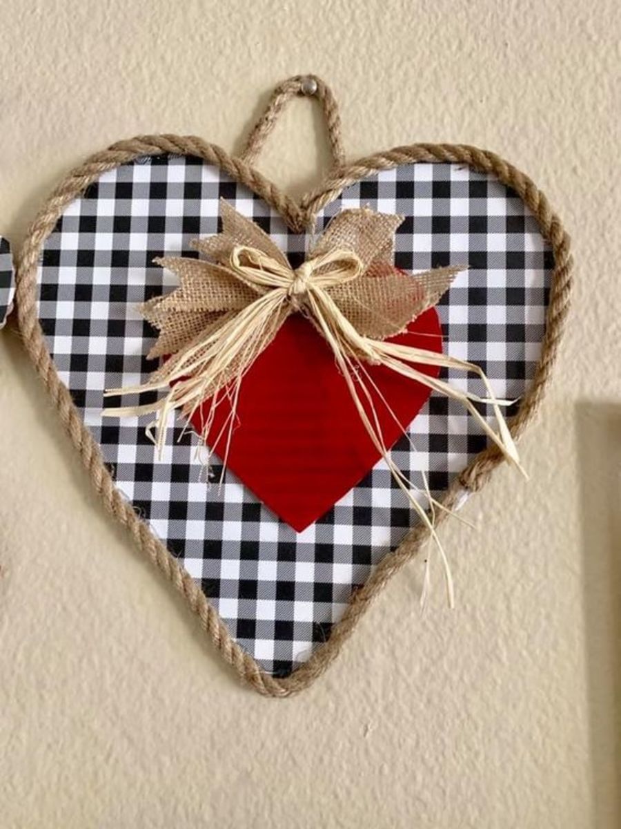 Simple Gingham Rope-Lined Heart