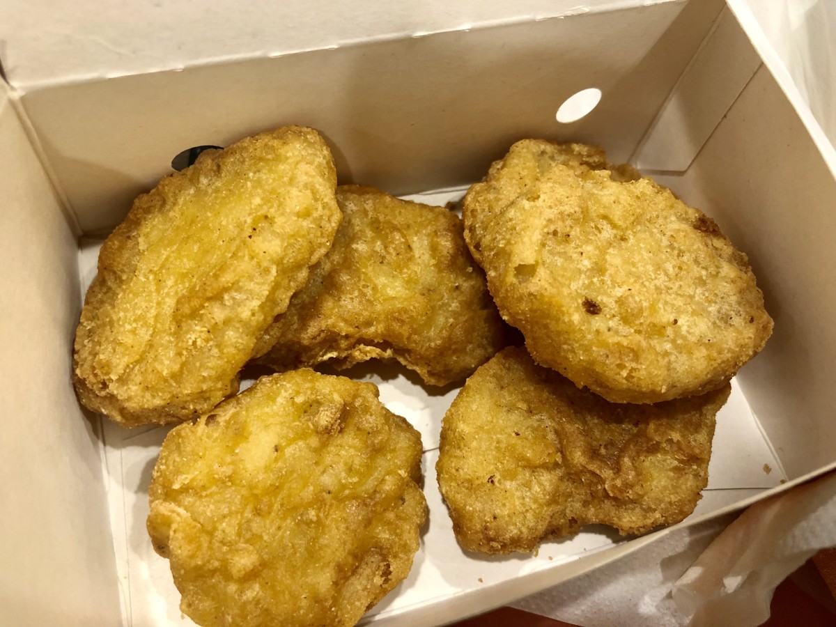 Nuggets are another popular item at fast food restaurants. They are usually vegetarian or with chicken meat.