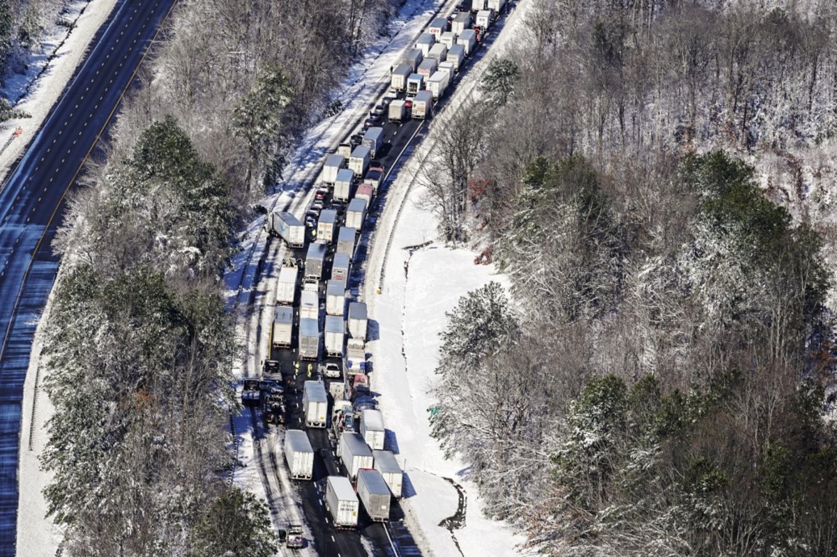 motorists-stuck-on-icy-i-95-for-27-hours-given-bread