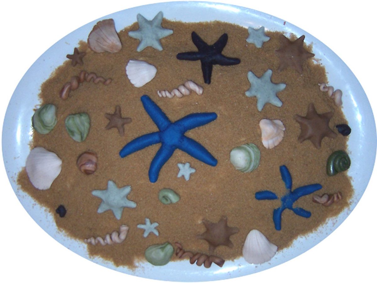 Arrange the fondant seashells and starfish atop the cake however you like.