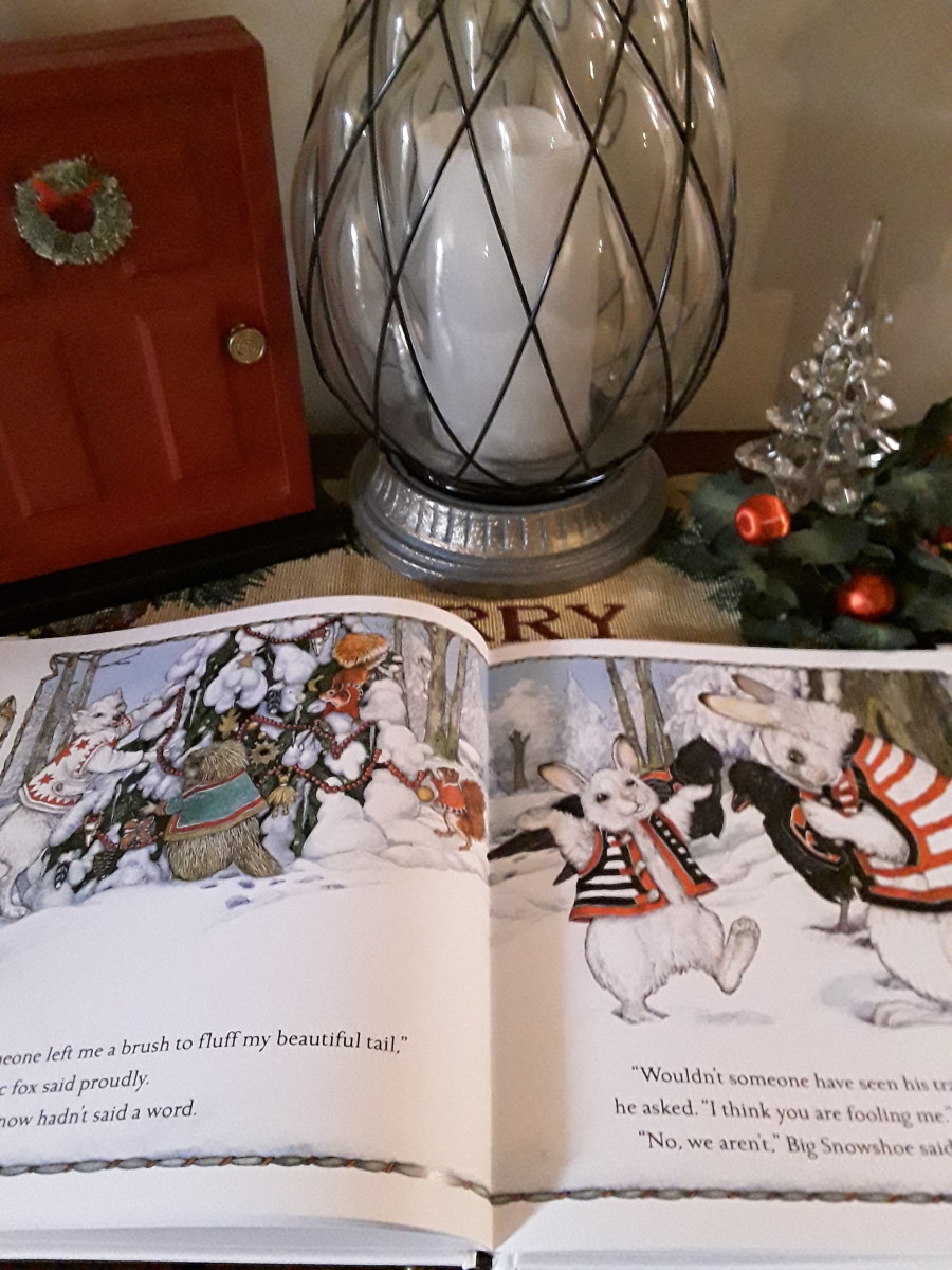 little-animals-wonder-who-their-santa-is-in-charming-christmas-story-from-notable-author-jan-brett