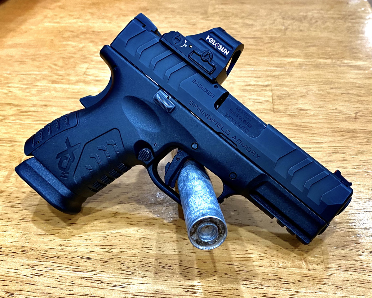 XDM Elite 10mm Compact shown with Holosun 507 that was used for some accuracy testing.