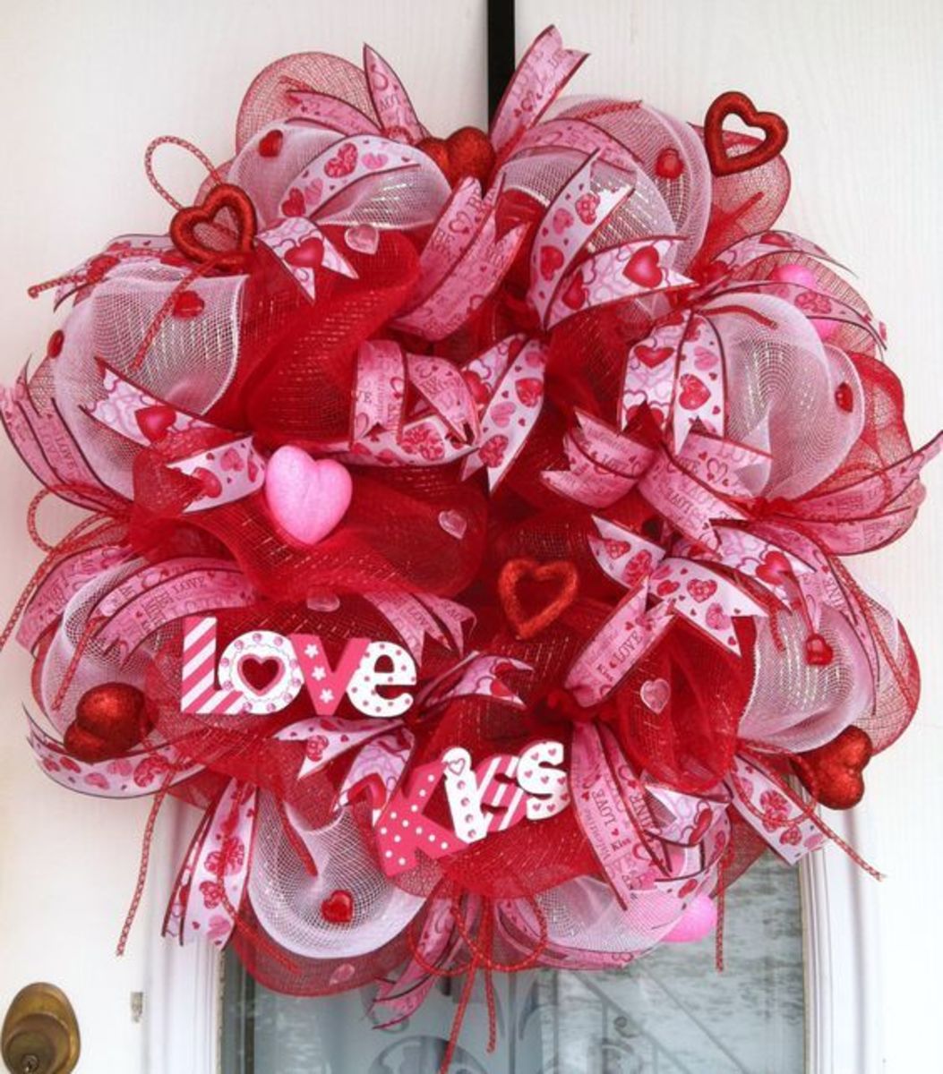 Heart-Covered "Love" and "Kiss" Wreath
