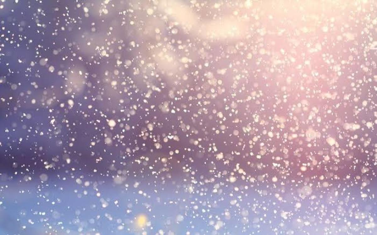 Snowflakes—The Quiet and White Beauty (Haiku)