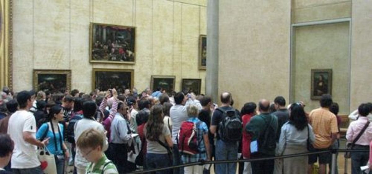 Crowds around Mona Lisa The Louvre Paris