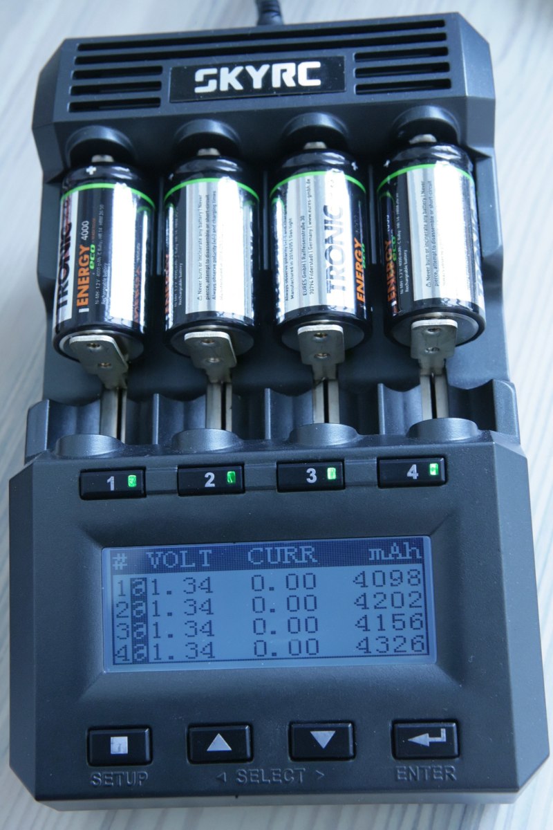 Typical NiMh battery charger. Original image compressed.