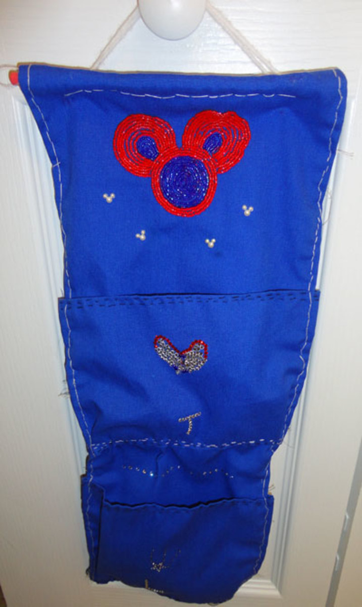 Here, I embellished the pockets and the margin between them of my Disney cruise fish extender with hotfix stones.