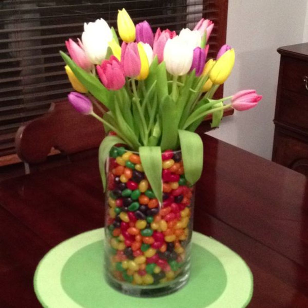 Fill a mason jar with jellybeans and top it with tulips to get this colorful centerpiece for Easter!