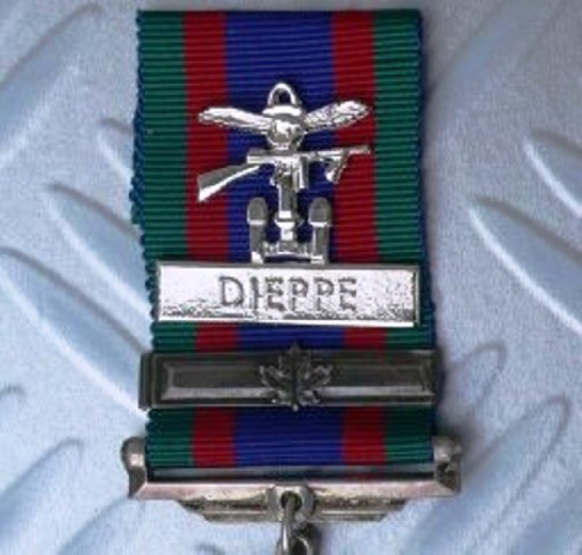 Colonel Merritt earned his posthumous VC escorting RAF radar engineer Jack Nissenthal to the German radar station near Dieppe - note the clasp emblem and nature of the award on the ribbon