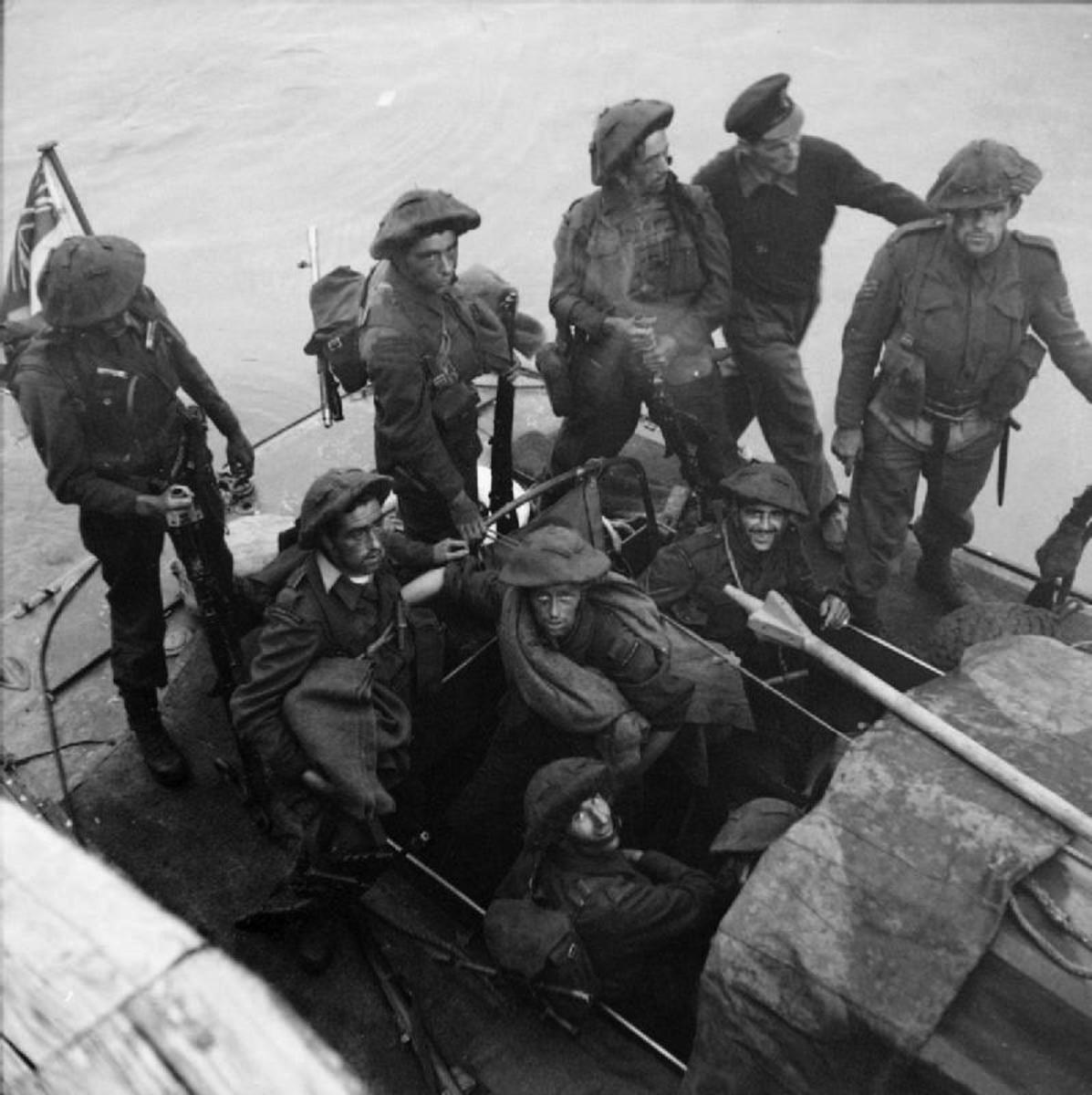 Men of No.3 Commando being ferried back after the abortive raid