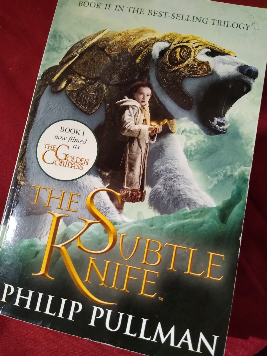 The Subtle Knife - Second Book of the trilogy 'His Dark Materials'